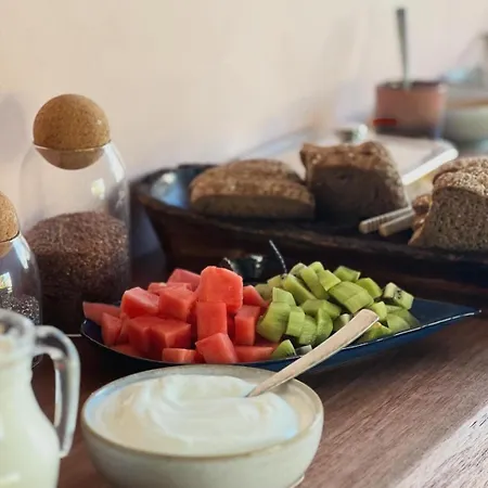 Luna House & Cowork Bed & Breakfast *