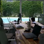Luna House & Cowork * Cascais
