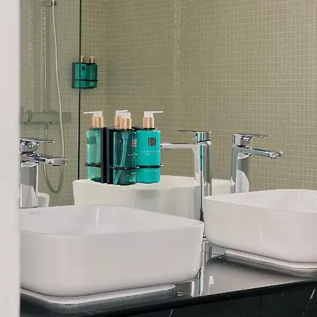 Luna House & Cowork * Кашкайш