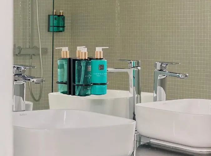 Luna House & Cowork * 卡斯凯什