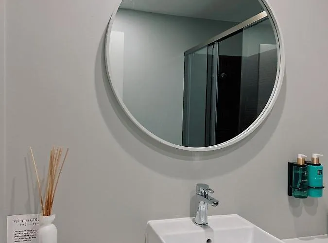 Luna House & Cowork Bed & Breakfast Cascais