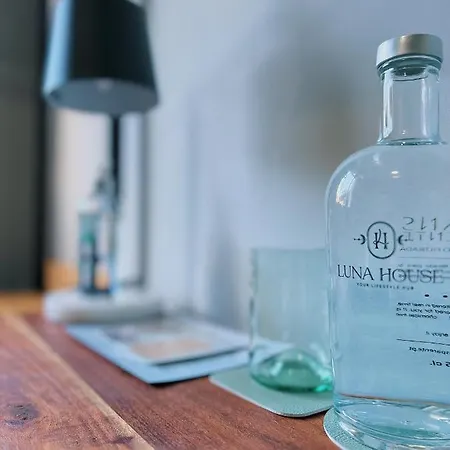 ベッド・アンド・ブレックファスト Luna House & Cowork